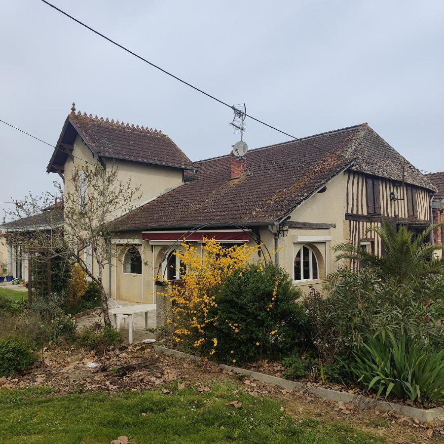 Gîte à la ferme avec piscine Urgosse Extérieur photo