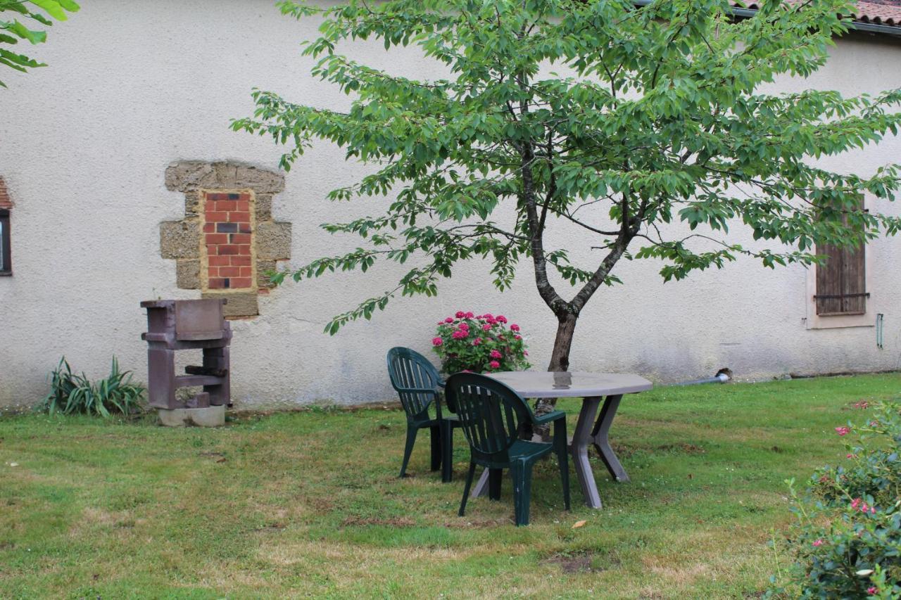 Gîte à la ferme avec piscine Urgosse Extérieur photo