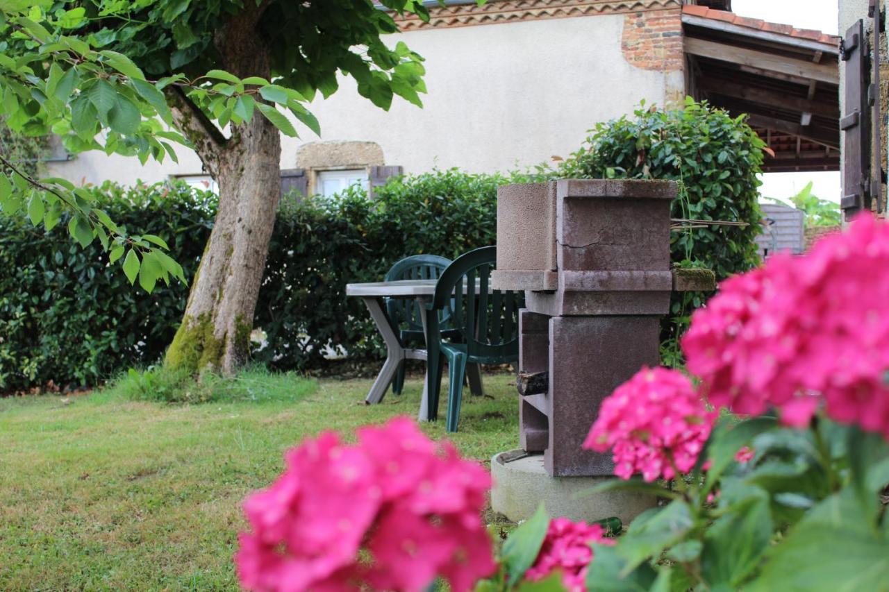 Gîte à la ferme avec piscine Urgosse Extérieur photo